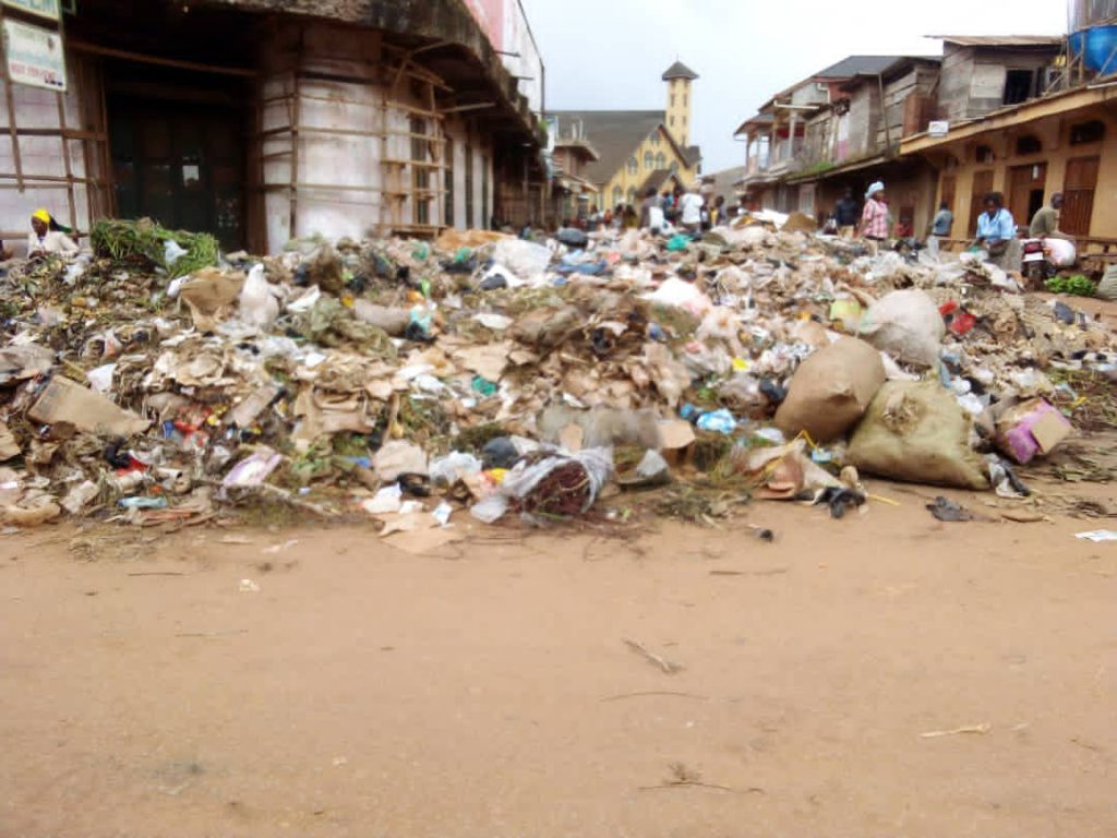 Nord-Kivu : Des immondices non évacuées transforment le centre ville de Butembo en « poubelle »