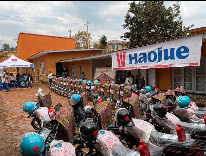 Butembo : La Maison Haojue remet 23 motos à crédit au personnel de l’UOR