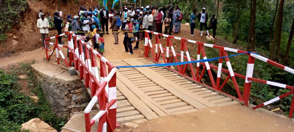 Lubero : Deux ponts remis aux habitants de Mubana par la Fondation Julien Paluku Kahongya