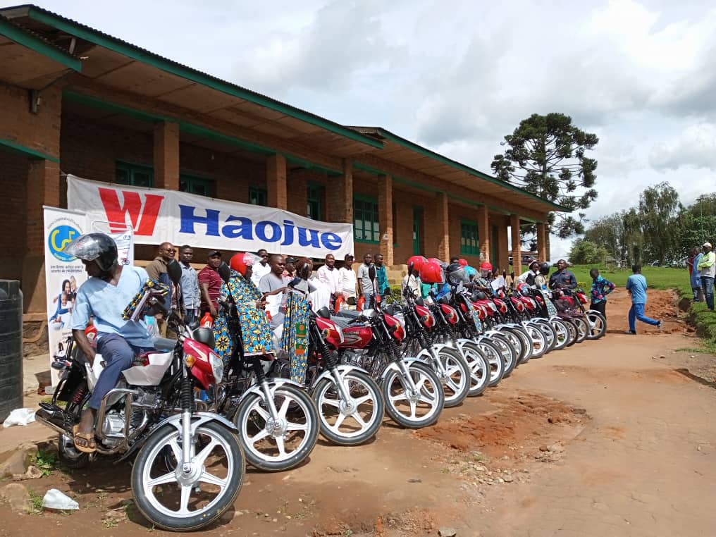Butembo : 16 motos Haojue remises à crédit aux agents de l’Hôpital Matanda
