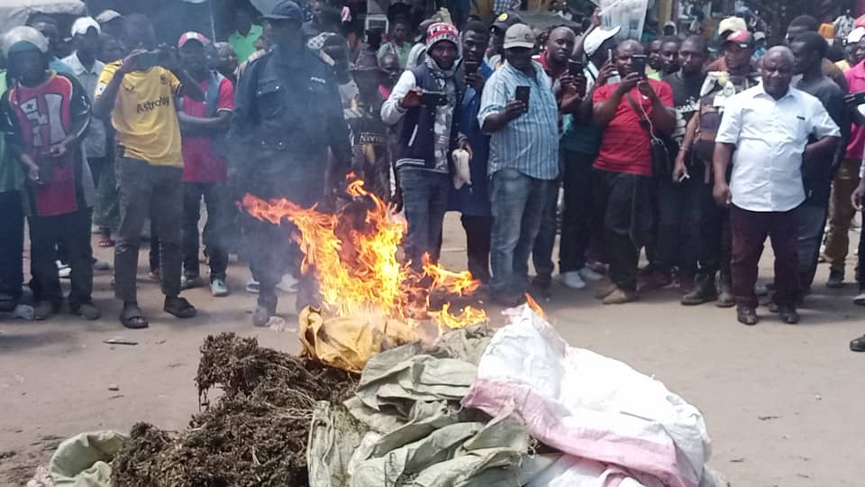 Beni : 6 sacs de chanvre incinérés à Kasindi-Lubiriha