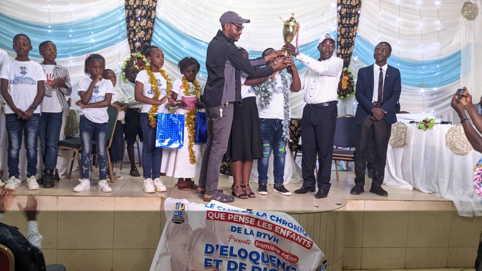 Butembo : Le CS Le Rocher remporte la 1ère édition du concours d’éloquence et de dictée organisée par le CCPE/RTVH