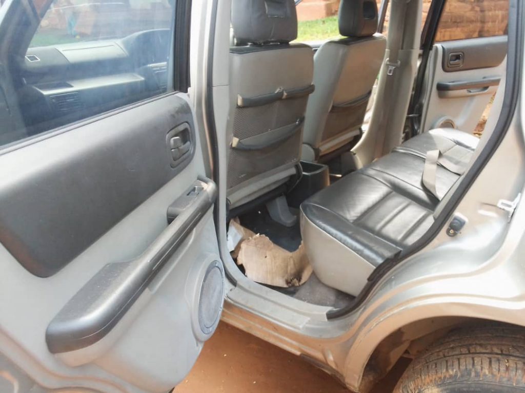 Beni : Explosion d’une bombe à gaz lacrymogène piégée dans la Jeep du Procureur près le TGI