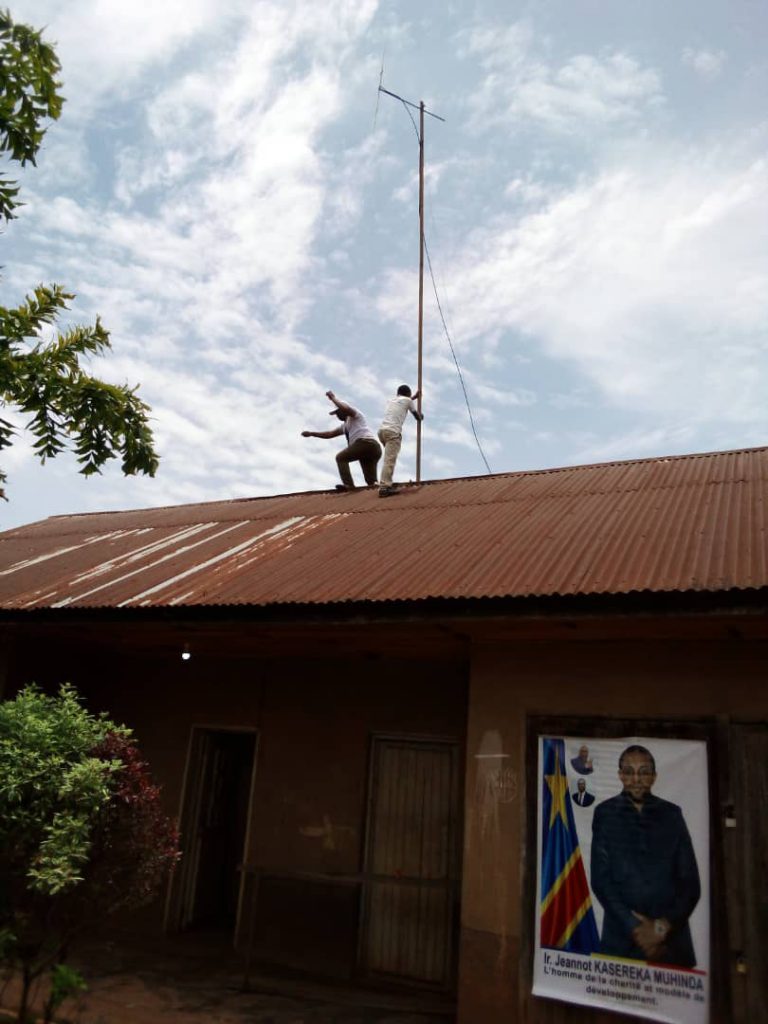 Lubero : L’ingénieur Kasereka Muhinda dote la bourgade de Kasugho d’une station radio