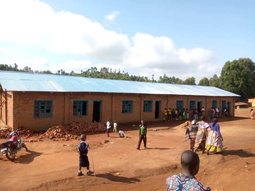 Butembo : Katungu Furaha finance les travaux de réhabilitation de l’EP Misebere détruite par l’ouragan