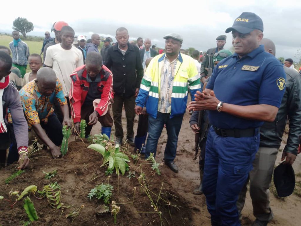 Nord-Kivu: L’administrateur de Rutshuru Blaise Dimundu compatit avec les victimes de l’ouragan à Vitshumbi