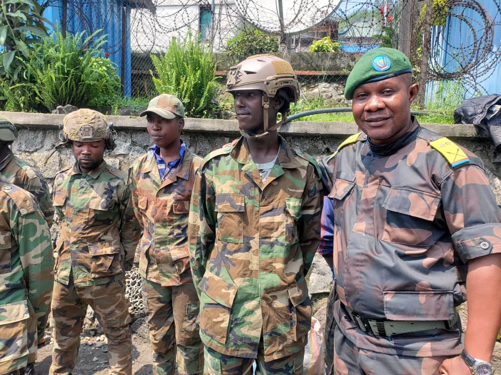Nord-Kivu : Plus de 10 rendus et capturés M23 présentés à la presse à Goma par les FARDC