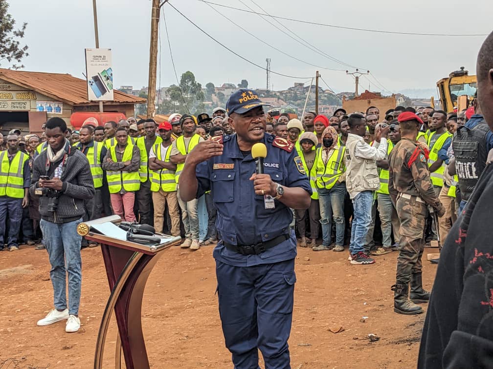 Butembo : Le vice-gouverneur Remy Ekuka lance les travaux d’asphaltage du Boulevard Nyamwisi
