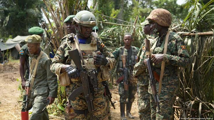 Ituri : La coalition FARDC-UPDF pilonne un bastion ADF dans la forêt de Babila Babombi