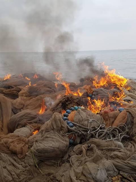 Ituri : Des matériels prohibés de pêche détruits par l’unité de surveillance du Lac Albert