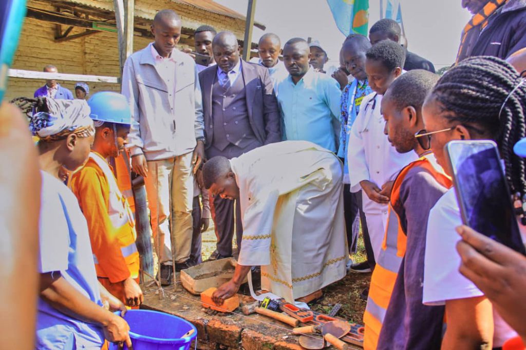 Nord-Kivu : Les travaux de construction de la maternité de l’hôpital général de Lubero relancés par la Fondation Julien Paluku