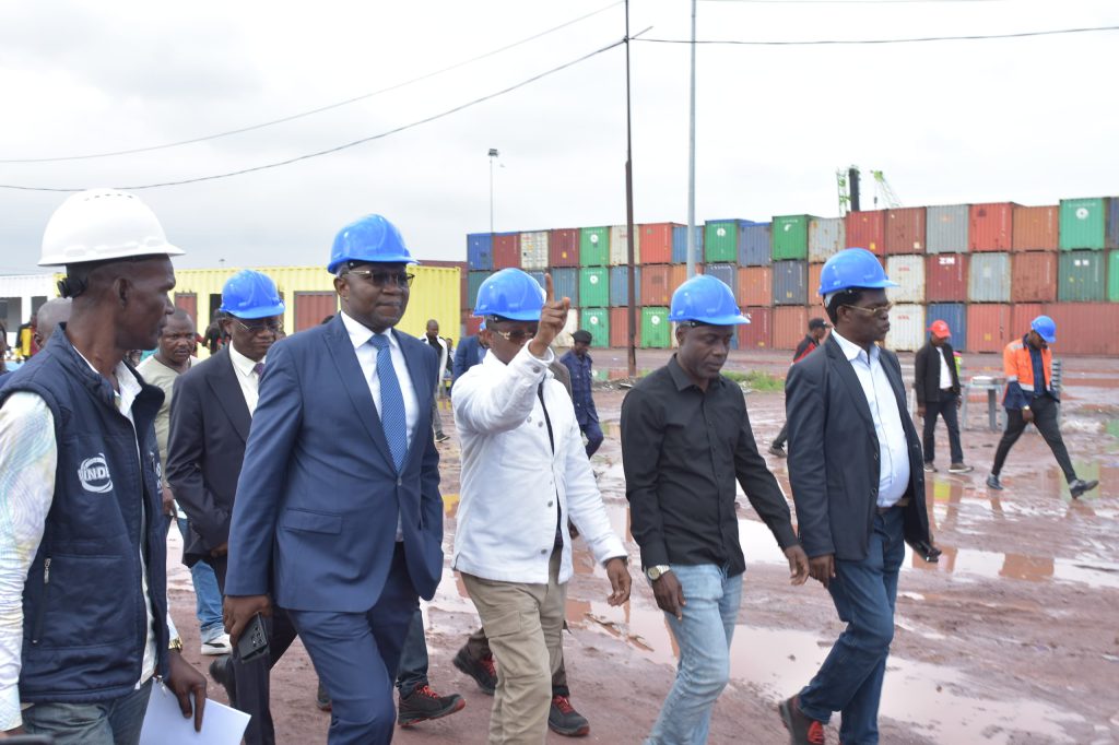 Kinshasa : 46e édition foraine de la FICKIN, Julien Paluku inspecte les travaux d’aménagement du site